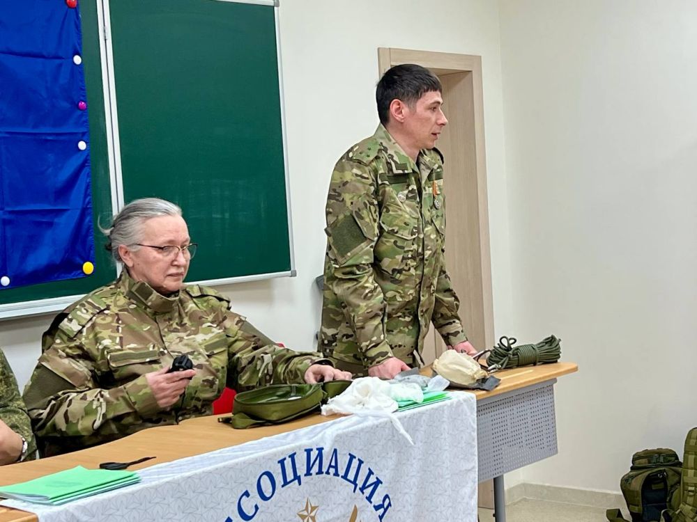 Управа Ворошиловского внутригородского района совместно с Всероссийской ассоциацией ветеранов СВО в Донецкой Народной Республике организовала тематический урок «Диалоги с Героями» в рамках Всероссийской акции «Вам... Управа Ворошиловского внутригородского района совместно с Всероссийской ассоциацией ветеранов СВО в Донецкой Народной Республике организовала тематический урок «Диалоги с Героями» в рамках Всероссийской акции «Вам...