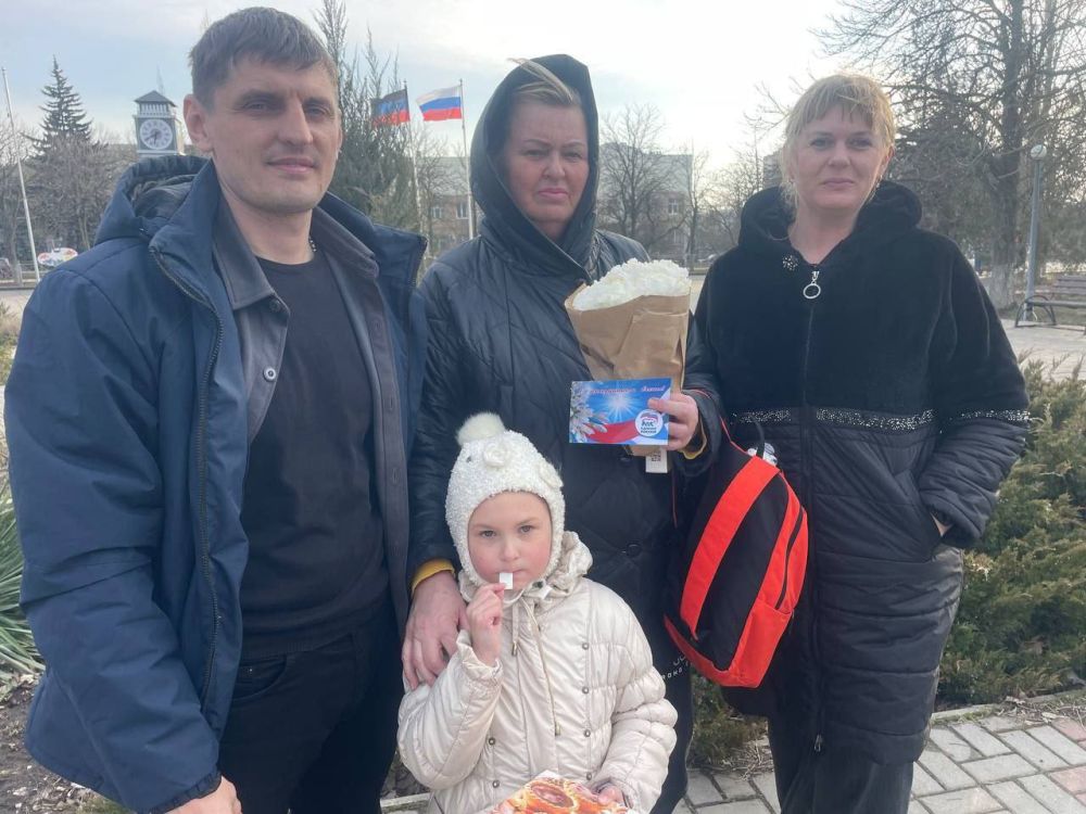 «Единая Россия» дала старт Всероссийской акции «Цветы мамам Героев» «Единая Россия» дала старт Всероссийской акции «Цветы мамам Героев»