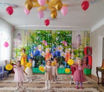 Я пускаю теплый лучик. К вам в оконное стекло Я пускаю теплый лучик. К вам в оконное стекло