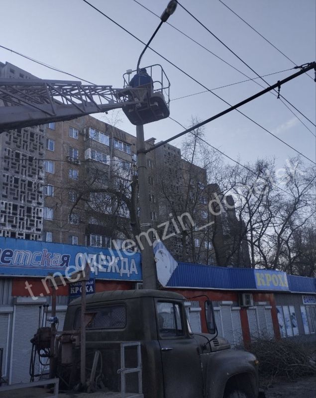 Алексей Кулемзин: Работники предприятия «Донецкгорсвет» продолжают трудиться на благо жителей нашего города Алексей Кулемзин: Работники предприятия «Донецкгорсвет» продолжают трудиться на благо жителей нашего города