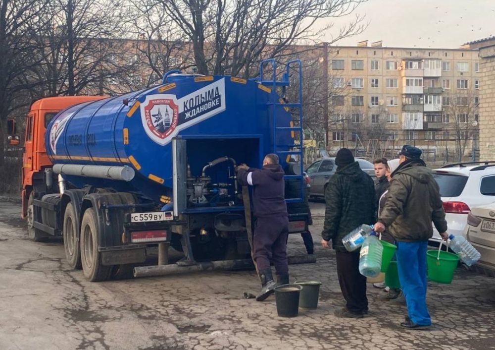 Коммунальные службы Ждановки решают проблему отсутствия водоснабжения Коммунальные службы Ждановки решают проблему отсутствия водоснабжения