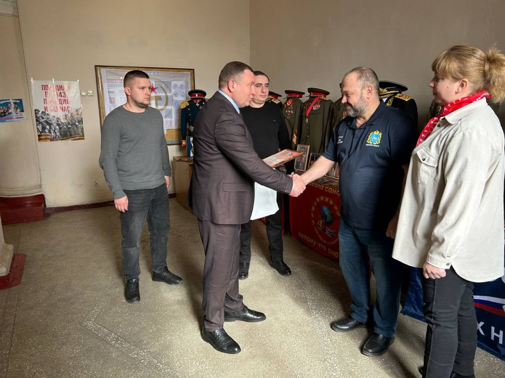 Сергей Ермаков: 6 марта посетил выставку «Гордость и слава России в орденах и медалях» Сергей Ермаков: 6 марта посетил выставку «Гордость и слава России в орденах и медалях»