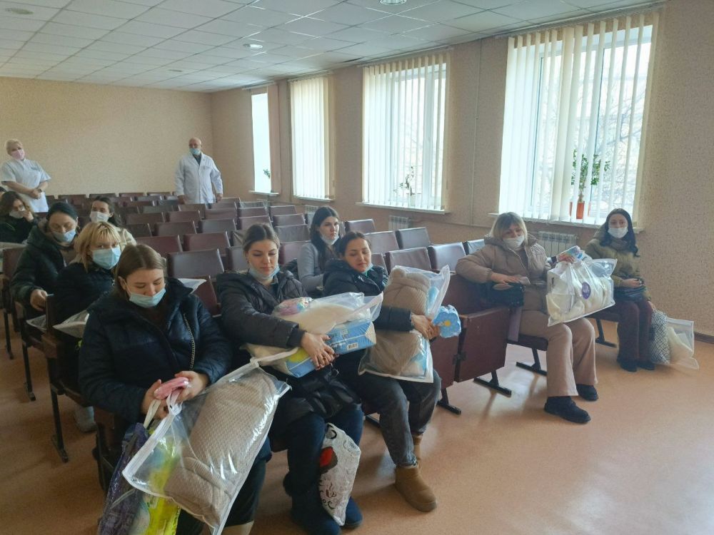 В Шахтерском округе поздравили будущих мам с наступающим 8 Марта В Шахтерском округе поздравили будущих мам с наступающим 8 Марта