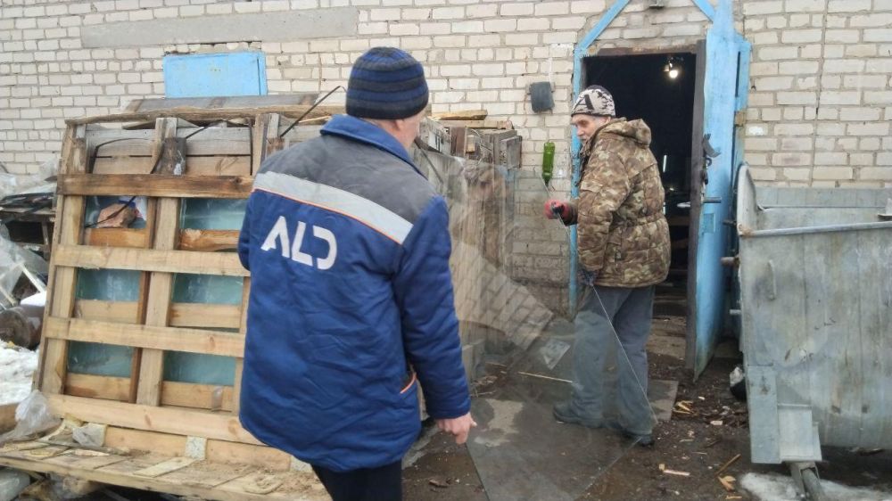 Сергей Желновач: Камчатские аварийные бригады помогли восстановить окна жителям Светлодарска Сергей Желновач: Камчатские аварийные бригады помогли восстановить окна жителям Светлодарска