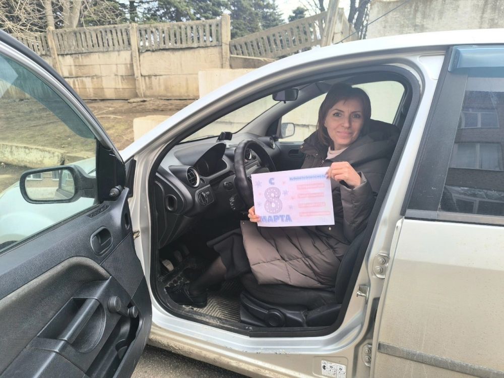 Акция ЮИД «Поздравь автоледи с 8 Марта!» Акция ЮИД «Поздравь автоледи с 8 Марта!»
