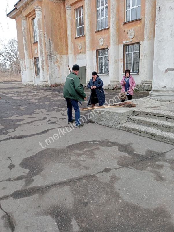Алексей Кулемзин: Сотрудники учреждений культуры города приняли участие в еженедельной экологической акции «Чистый четверг», которая реализуется в рамках партийного проекта Единой России «Городская среда» Алексей Кулемзин: Сотрудники учреждений культуры города приняли участие в еженедельной экологической акции «Чистый четверг», которая реализуется в рамках партийного проекта Единой России «Городская среда»