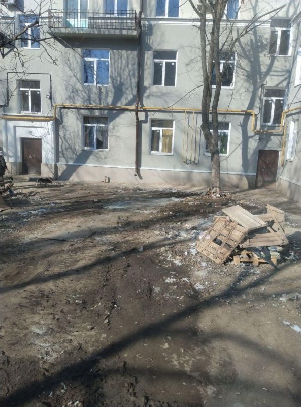 Коммунальщики с левобережья вывези порядка 90 кубов мусора Коммунальщики с левобережья вывези порядка 90 кубов мусора