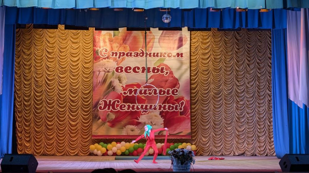 В Старобешевском округе состоялся районный праздничный концерт «Женщины — родник всей красоты» В Старобешевском округе состоялся районный праздничный концерт «Женщины — родник всей красоты»