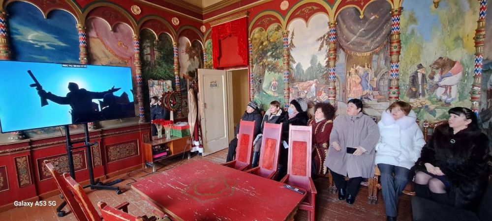 Сегодня, 6 марта, в Зугрэсском городском Дворце культуры состоялся просмотр документального фильма "Мы там,где нужны Родине", посвящённого 155-ой дальневосточной отдельной гвардейской бригаде морской пехоты орденов Суворова... Сегодня, 6 марта, в Зугрэсском городском Дворце культуры состоялся просмотр документального фильма "Мы там,где нужны Родине", посвящённого 155-ой дальневосточной отдельной гвардейской бригаде морской пехоты орденов Суворова...