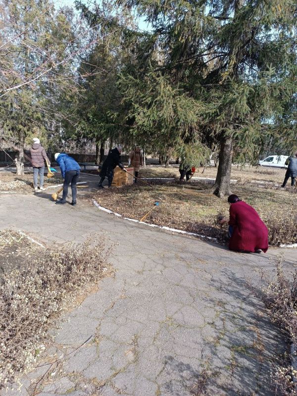 Еще фото с сегодняшнего субботника Еще фото с сегодняшнего субботника