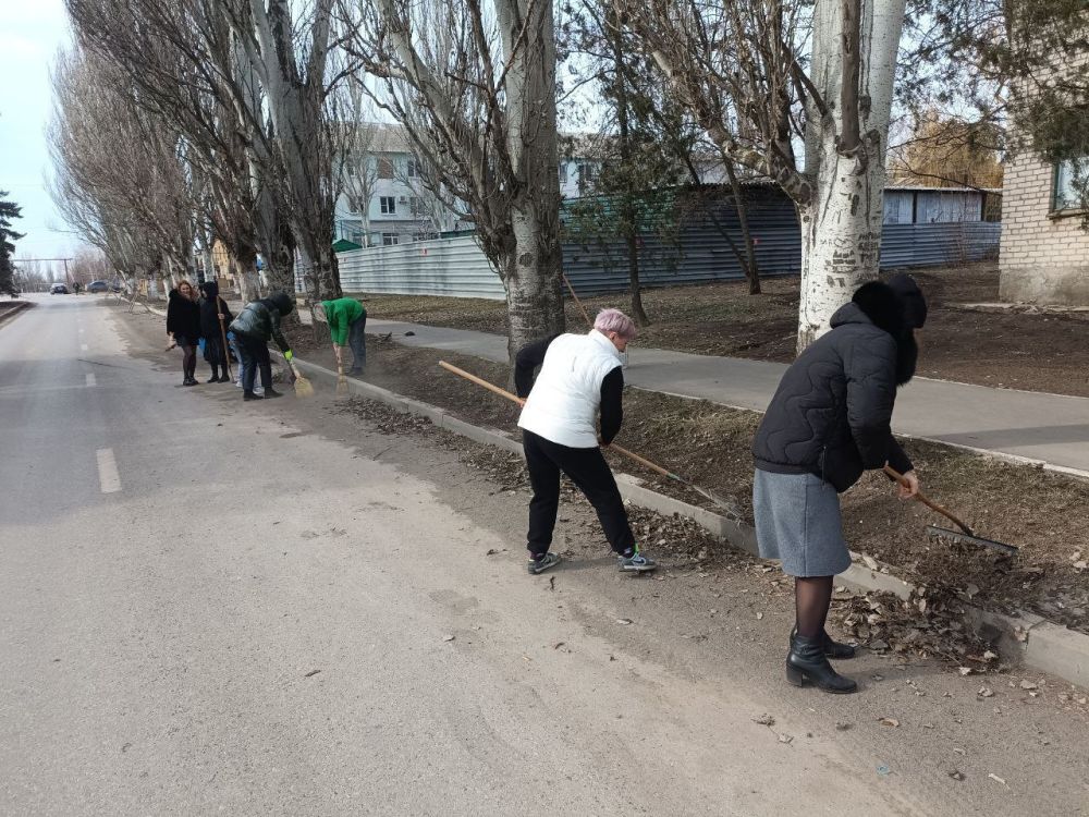 Еще фото с сегодняшнего субботника Еще фото с сегодняшнего субботника