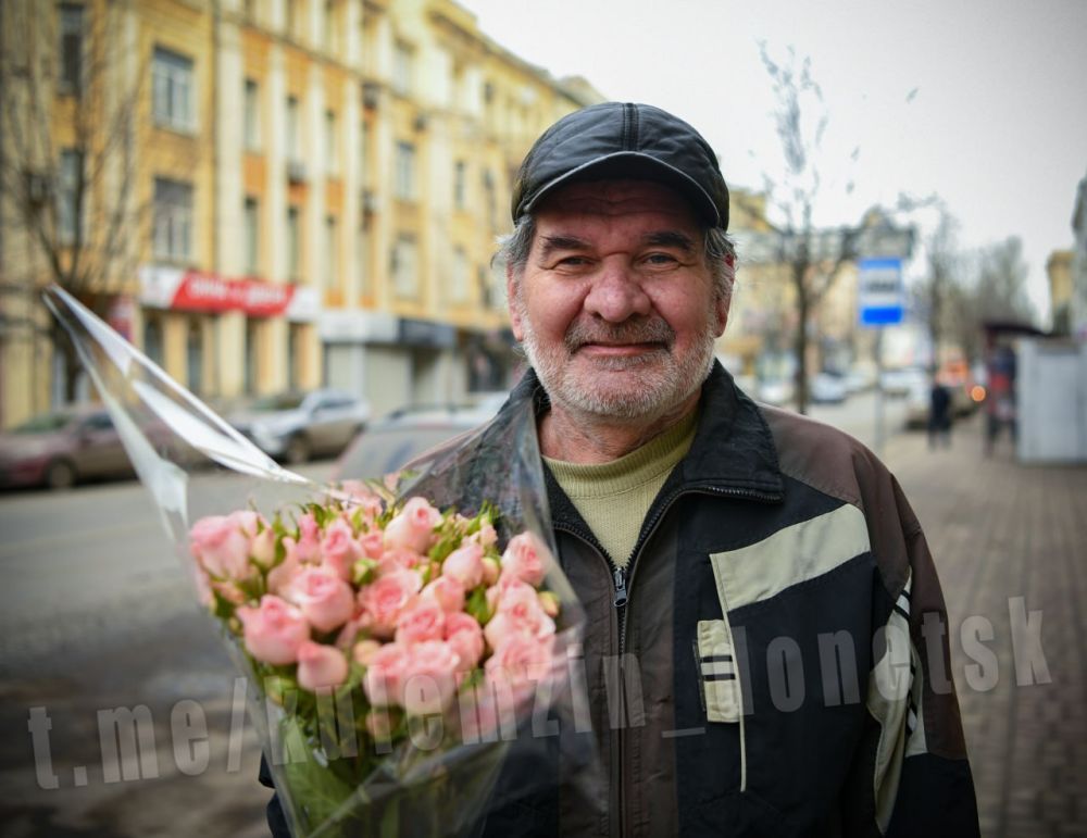 Мужчины Донецка готовятся к 8 Марта! Мужчины Донецка готовятся к 8 Марта!
