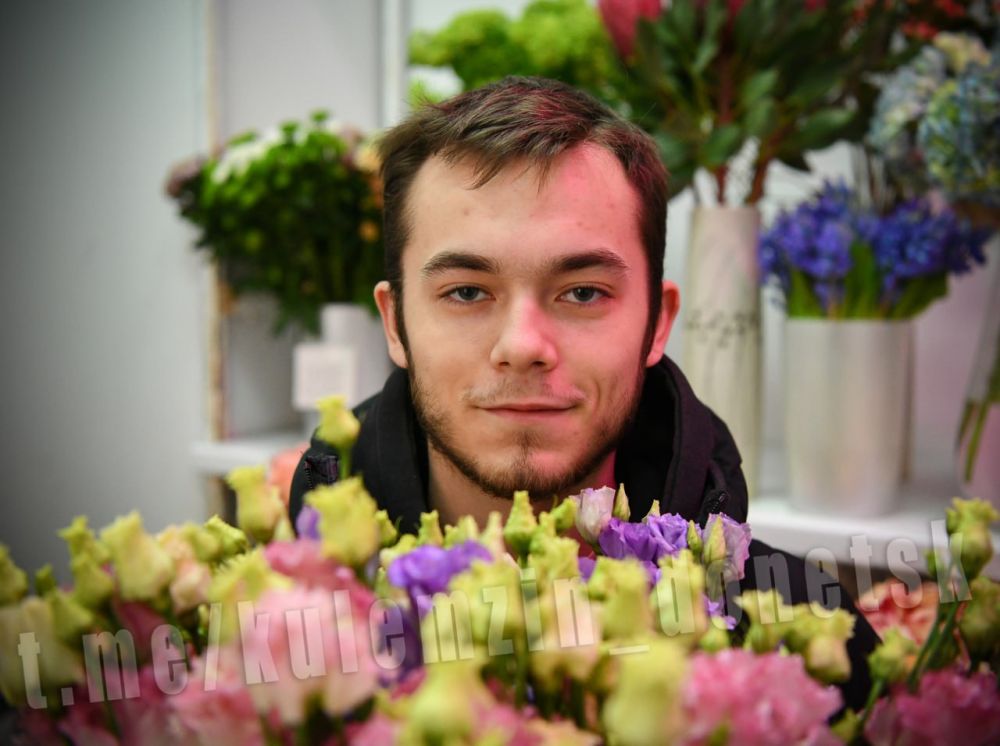 Мужчины Донецка готовятся к 8 Марта! Мужчины Донецка готовятся к 8 Марта!