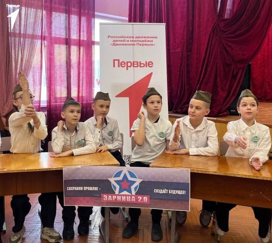 Кто шагает дружно в ряд? Это Первых наш отряд Кто шагает дружно в ряд? Это Первых наш отряд