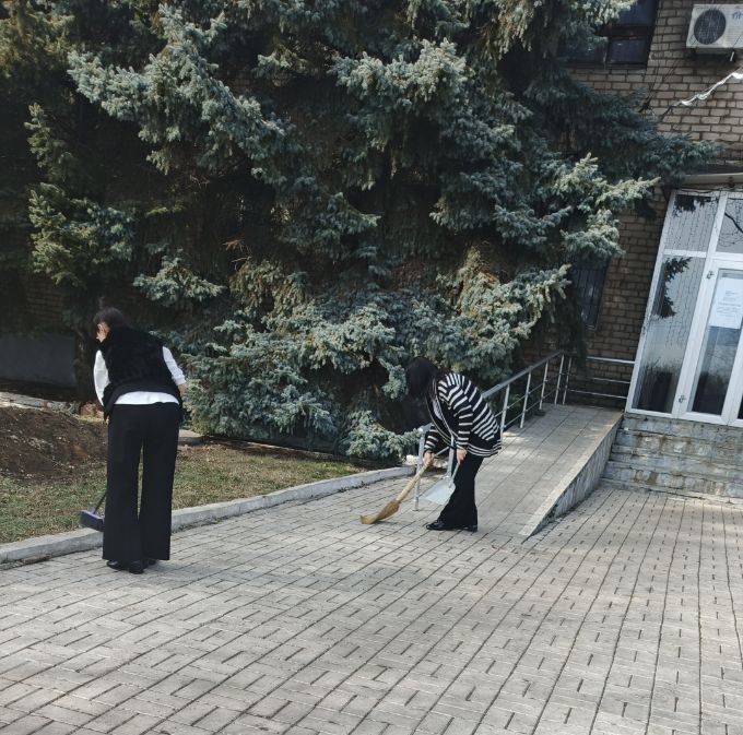 Еще фото с сегодняшнего субботника Еще фото с сегодняшнего субботника