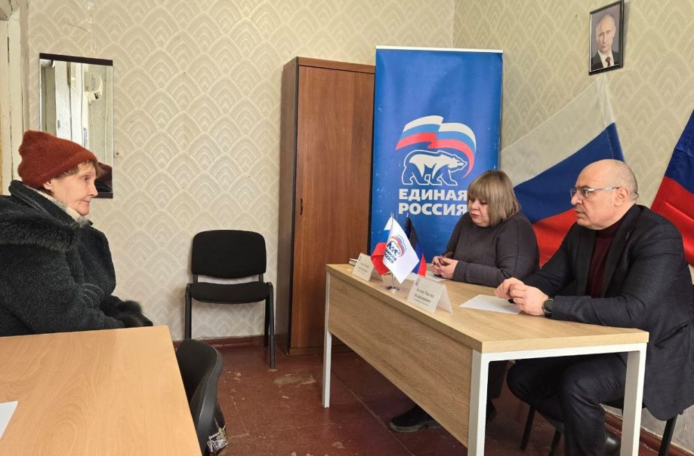 Сергей Желновач: Сегодня, 6 марта, в общественной приемной Всероссийской политической партии «Единая Россия» в городе Светлодарск глава администрации города Дебальцево Максим Вельма провел прием граждан Сергей Желновач: Сегодня, 6 марта, в общественной приемной Всероссийской политической партии «Единая Россия» в городе Светлодарск глава администрации города Дебальцево Максим Вельма провел прием граждан