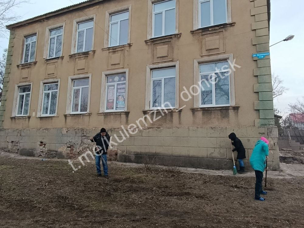 Алексей Кулемзин: Сотрудники учреждений культуры города приняли участие в еженедельной экологической акции «Чистый четверг», которая реализуется в рамках партийного проекта Единой России «Городская среда» Алексей Кулемзин: Сотрудники учреждений культуры города приняли участие в еженедельной экологической акции «Чистый четверг», которая реализуется в рамках партийного проекта Единой России «Городская среда»