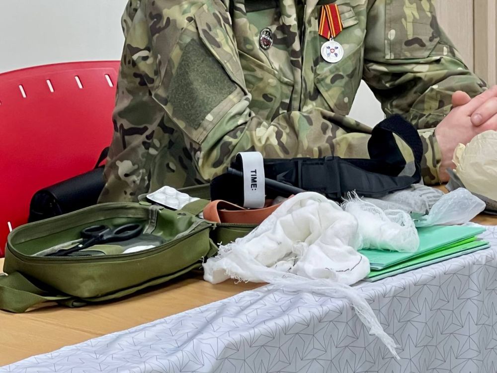 Управа Ворошиловского внутригородского района совместно с Всероссийской ассоциацией ветеранов СВО в Донецкой Народной Республике организовала тематический урок «Диалоги с Героями» в рамках Всероссийской акции «Вам... Управа Ворошиловского внутригородского района совместно с Всероссийской ассоциацией ветеранов СВО в Донецкой Народной Республике организовала тематический урок «Диалоги с Героями» в рамках Всероссийской акции «Вам...