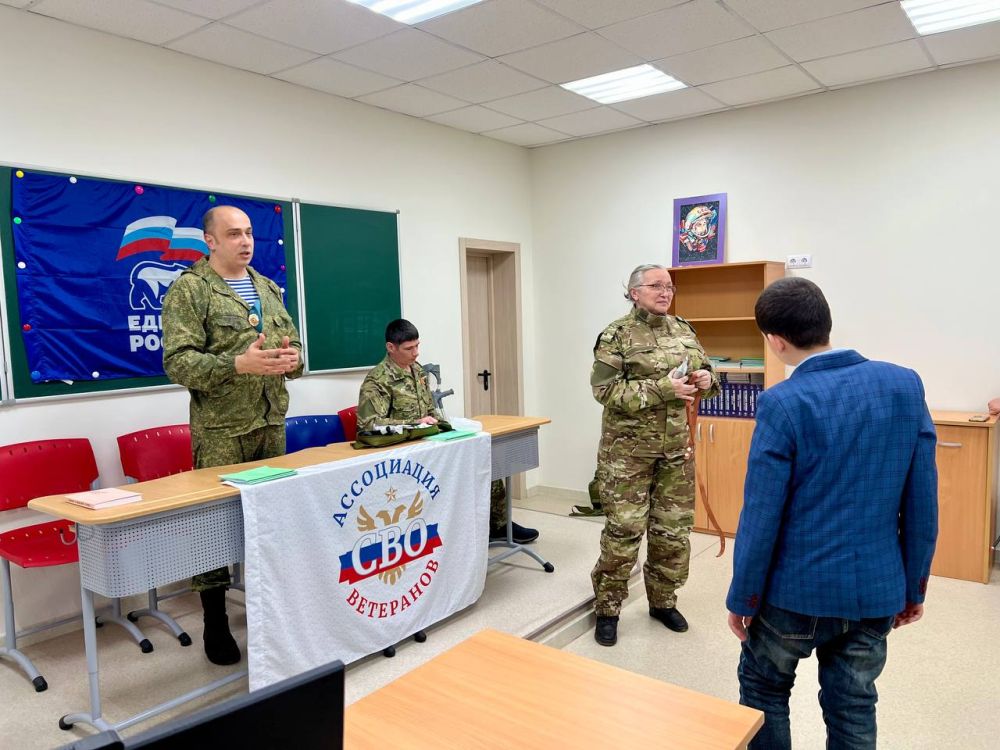 Управа Ворошиловского внутригородского района совместно с Всероссийской ассоциацией ветеранов СВО в Донецкой Народной Республике организовала тематический урок «Диалоги с Героями» в рамках Всероссийской акции «Вам... Управа Ворошиловского внутригородского района совместно с Всероссийской ассоциацией ветеранов СВО в Донецкой Народной Республике организовала тематический урок «Диалоги с Героями» в рамках Всероссийской акции «Вам...