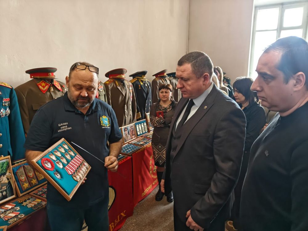 Сергей Ермаков: 6 марта посетил выставку «Гордость и слава России в орденах и медалях» Сергей Ермаков: 6 марта посетил выставку «Гордость и слава России в орденах и медалях»