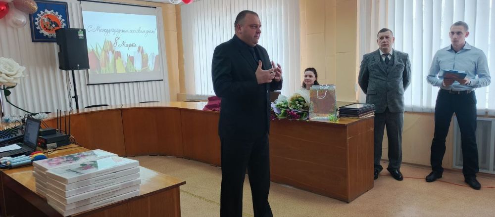 Юрий Будрин: Сегодня, 06.03.2025 года, в Управе Кировского внутригородского района Администрации городского округа Донецк ДНР прошло торжественное мероприятие посвященное приближающемуся празднику, 8 марта — Международный... Юрий Будрин: Сегодня, 06.03.2025 года, в Управе Кировского внутригородского района Администрации городского округа Донецк ДНР прошло торжественное мероприятие посвященное приближающемуся празднику, 8 марта — Международный...