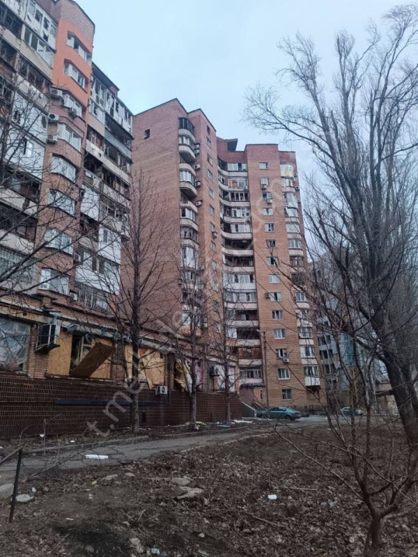 Три человека получили осколочные ранения в результате удара ВСУ по Донецку, сообщил корреспондент Евгений Быковский Три человека получили осколочные ранения в результате удара ВСУ по Донецку, сообщил корреспондент Евгений Быковский