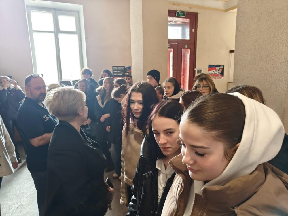 В Снежном прошла выставка «Гордость и слава России в орденах и медалях» В Снежном прошла выставка «Гордость и слава России в орденах и медалях»