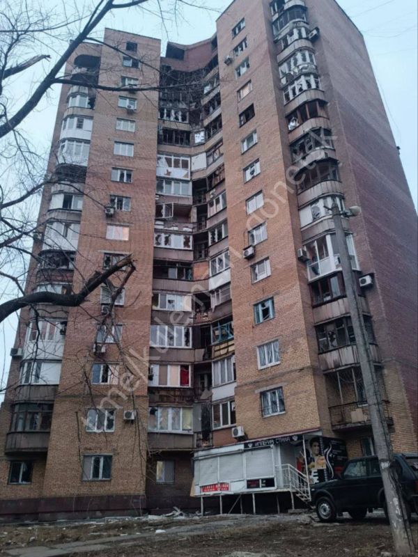 Три человека пострадали в результате обстрела Киевского района Донецка Три человека пострадали в результате обстрела Киевского района Донецка