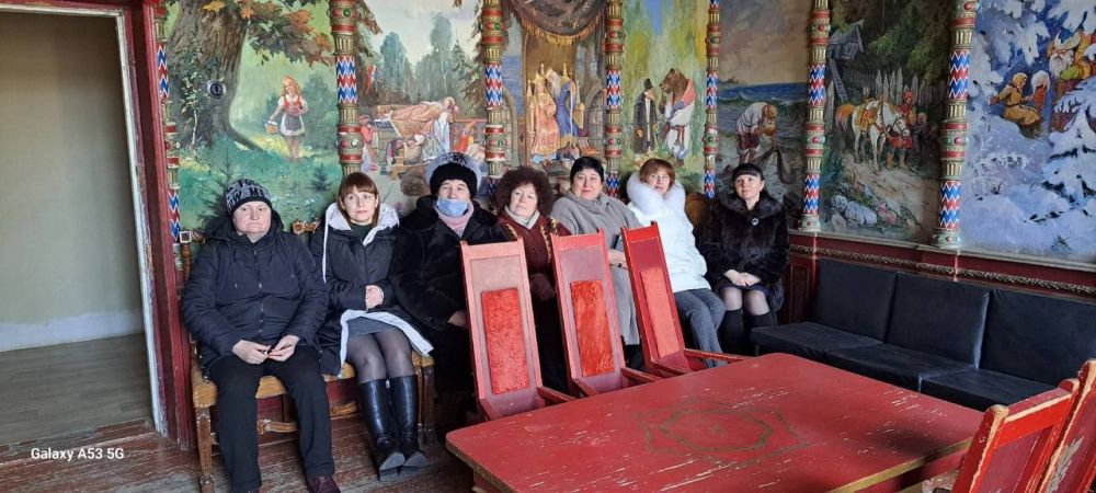 Сегодня, 6 марта, в Зугрэсском городском Дворце культуры состоялся просмотр документального фильма "Мы там,где нужны Родине", посвящённого 155-ой дальневосточной отдельной гвардейской бригаде морской пехоты орденов Суворова... Сегодня, 6 марта, в Зугрэсском городском Дворце культуры состоялся просмотр документального фильма "Мы там,где нужны Родине", посвящённого 155-ой дальневосточной отдельной гвардейской бригаде морской пехоты орденов Суворова...