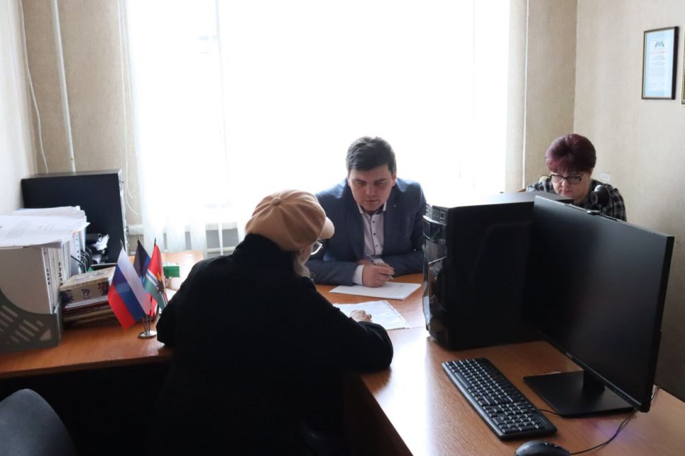 Сегодня, 6 марта, врип Главы муниципального образования городской округ Торез Артем Чесноков провел прием населения по личным вопросам Сегодня, 6 марта, врип Главы муниципального образования городской округ Торез Артем Чесноков провел прием населения по личным вопросам