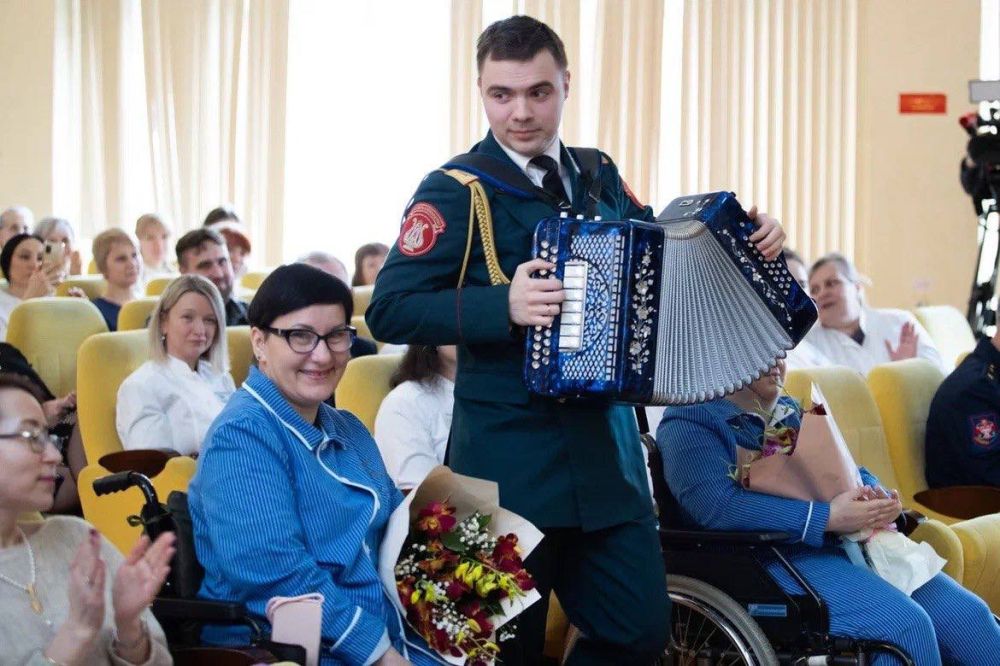 В преддверии Международного женского дня поздравила женщин-военнослужащих и медицинских работников первого филиала Главного клинического госпиталя имени академика Н. Н. Бурденко В преддверии Международного женского дня поздравила женщин-военнослужащих и медицинских работников первого филиала Главного клинического госпиталя имени академика Н. Н. Бурденко
