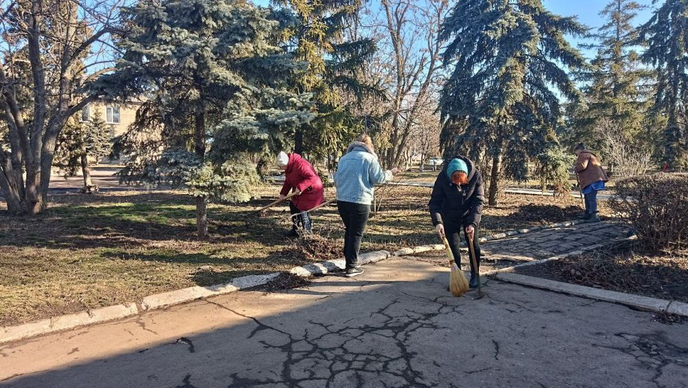 7 марта по партийному проекту «Городская среда», в рамках двухмесячника по благоустройству населенных пунктов в Старобешевском муниципальном округе прошел субботник 7 марта по партийному проекту «Городская среда», в рамках двухмесячника по благоустройству населенных пунктов в Старобешевском муниципальном округе прошел субботник