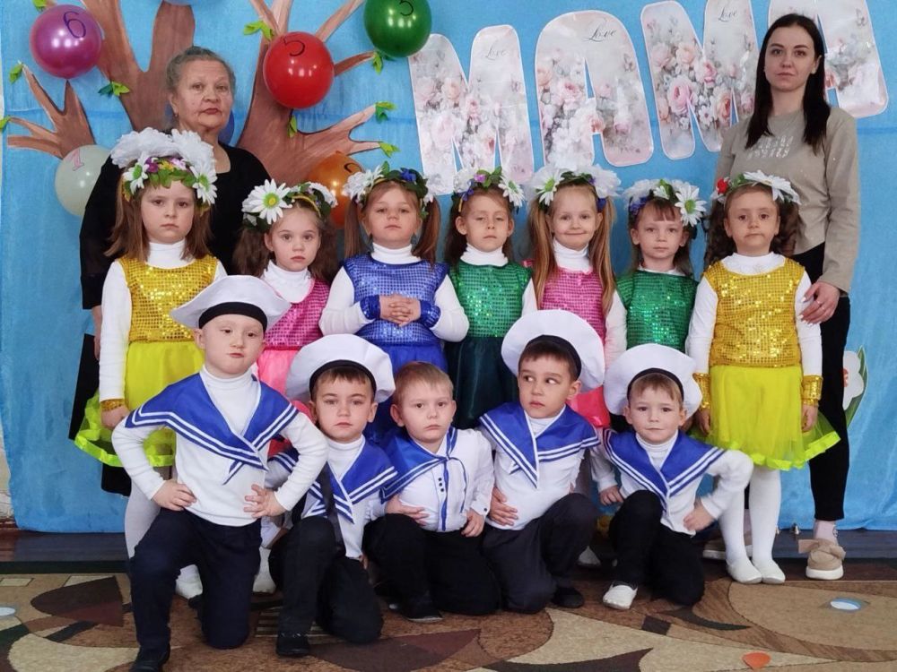 В детских садах Снежного отметили Международный женский день В детских садах Снежного отметили Международный женский день