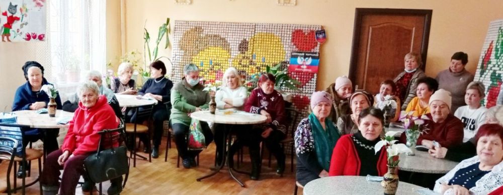 Наталья Бегуненко: В преддверии Международного женского дня, управляющий делами Управы Петровского внутригородского района Администрации городского округа Донецк Мацан Татьяна Александровна и председатель «Совета ветеранов... Наталья Бегуненко: В преддверии Международного женского дня, управляющий делами Управы Петровского внутригородского района Администрации городского округа Донецк Мацан Татьяна Александровна и председатель «Совета ветеранов...