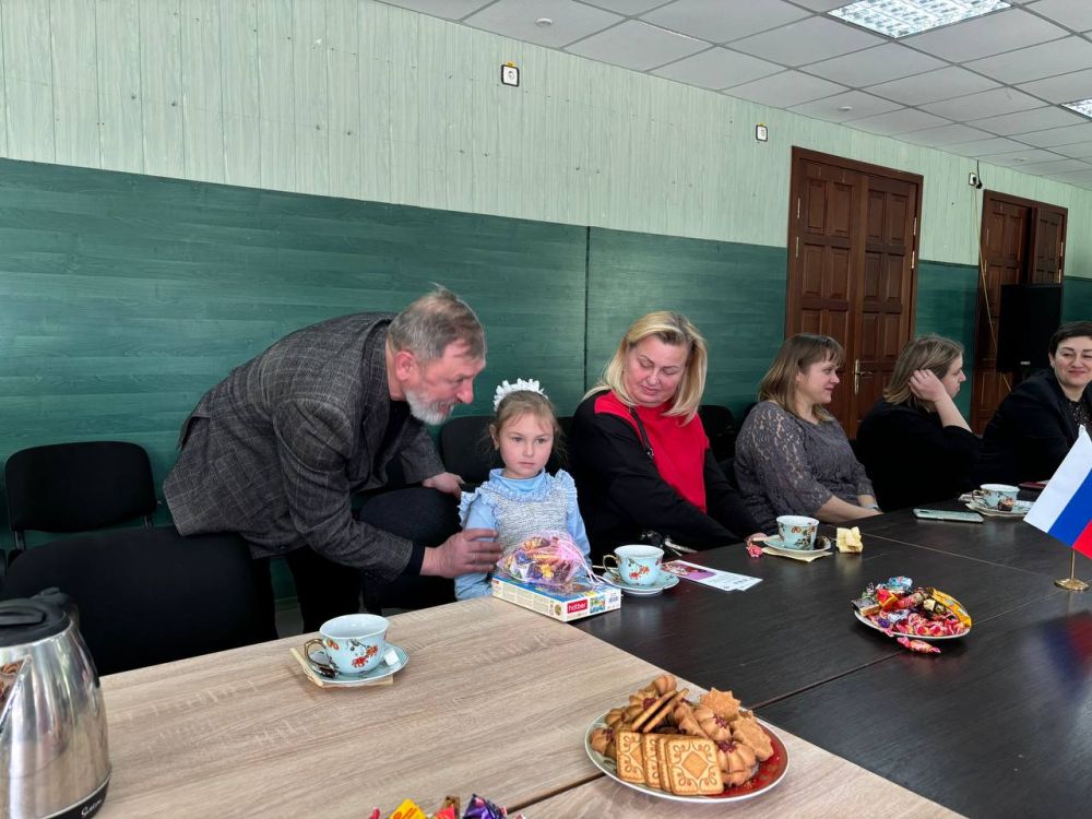 Борис Трима: В преддверии Международного женского дня 8 Марта, секретарь Мангушского местного отделения Всероссийской политической партии «Единая Россия», Глава муниципального образования Мангушский муниципальный округ Борис... Борис Трима: В преддверии Международного женского дня 8 Марта, секретарь Мангушского местного отделения Всероссийской политической партии «Единая Россия», Глава муниципального образования Мангушский муниципальный округ Борис...