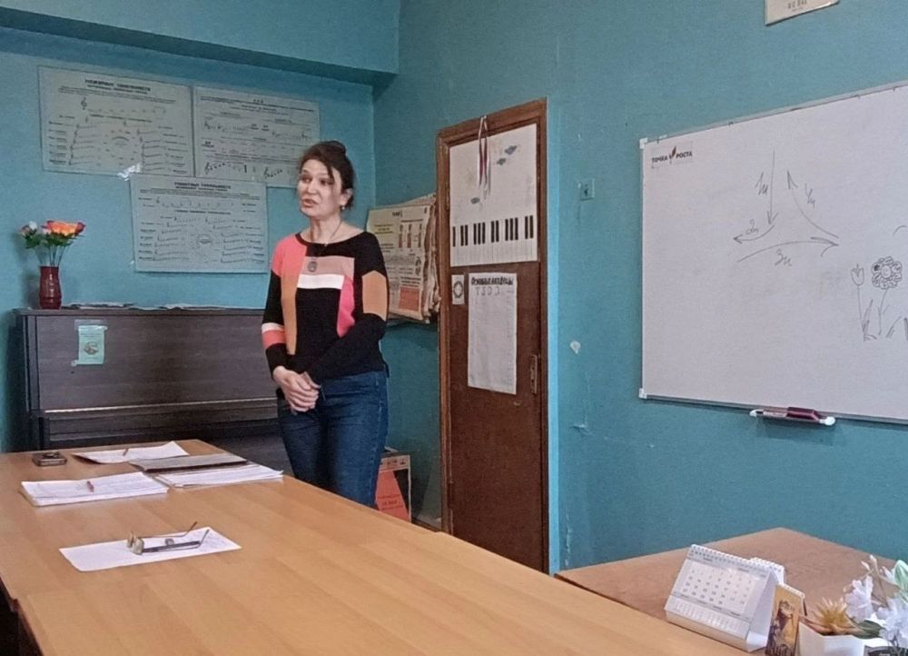 В МБУДО «Першотравневая школа искусств» состоялся педагогический совет В МБУДО «Першотравневая школа искусств» состоялся педагогический совет