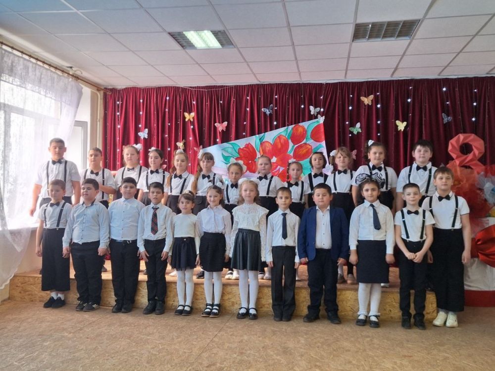 В ГБОУ "Школа № 3 г.о. Дебальцево " состоялся праздничный концерт, посвящённый Международному женскому дню 8 марта В ГБОУ "Школа № 3 г.о. Дебальцево " состоялся праздничный концерт, посвящённый Международному женскому дню 8 марта
