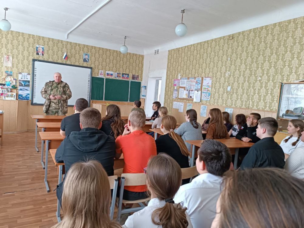 ГБОУ «Бердянскую школу Мангушского м.о.» посетил старший инспектор ГПДН ОМВД РФ «Мангушский» майор полиции Титишов Александр Анатольевич с профилактической беседой «Подросток. Правонарушение и ответственность» ГБОУ «Бердянскую школу Мангушского м.о.» посетил старший инспектор ГПДН ОМВД РФ «Мангушский» майор полиции Титишов Александр Анатольевич с профилактической беседой «Подросток. Правонарушение и ответственность»