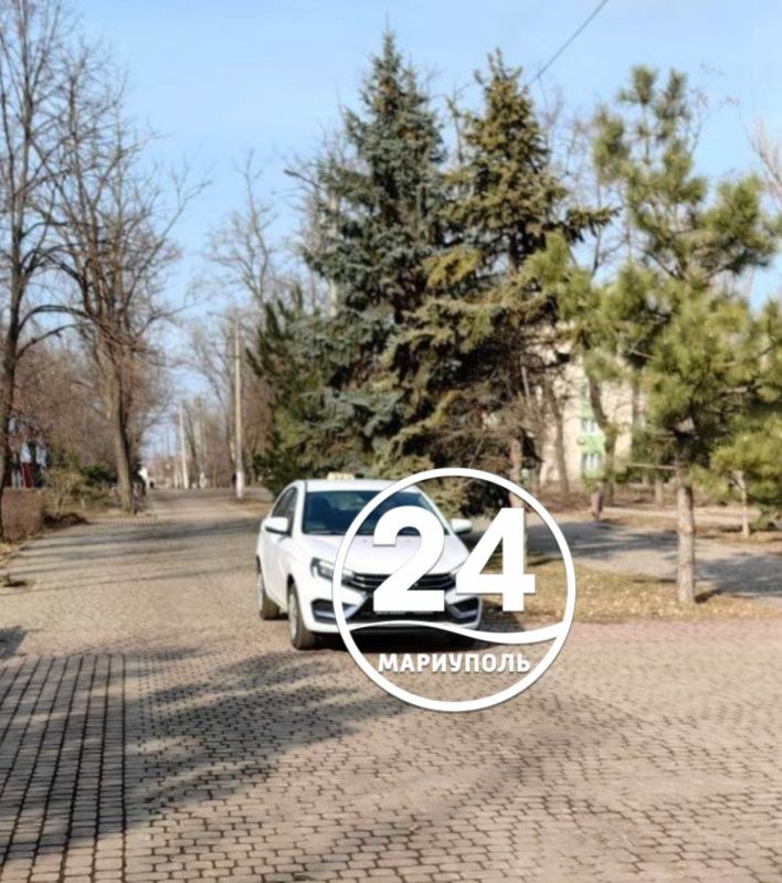 ПИШУТ ЧИТАТЕЛИ. Подписчик, пожелавший остаться неизвестным, написал в наш чат-бот о проблеме езды по тротуарам и парковках в неположенных местах (стилистика и орфография автора сохранена): Аллейка по Бульвару Богдана... ПИШУТ ЧИТАТЕЛИ. Подписчик, пожелавший остаться неизвестным, написал в наш чат-бот о проблеме езды по тротуарам и парковках в неположенных местах (стилистика и орфография автора сохранена): Аллейка по Бульвару Богдана...