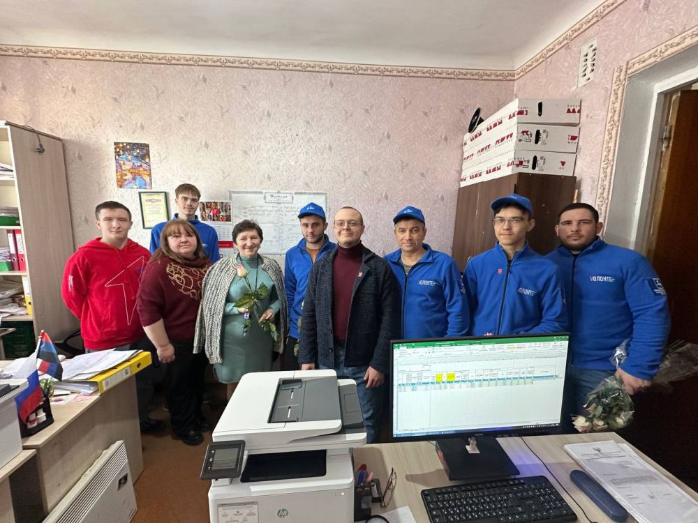 Поздравление женщин на рабочих местах Поздравление женщин на рабочих местах
