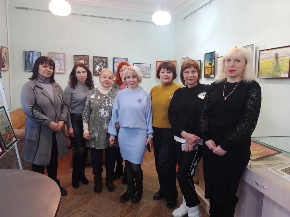 Сегодня, 7 марта, в преддверии женского праздника, в Музее истории г.Харцызск открылась выставка работ учащихся и преподавателей МБУДО "Зугрэсская детская школа искусств" Марченко Л.А Сегодня, 7 марта, в преддверии женского праздника, в Музее истории г.Харцызск открылась выставка работ учащихся и преподавателей МБУДО "Зугрэсская детская школа искусств" Марченко Л.А