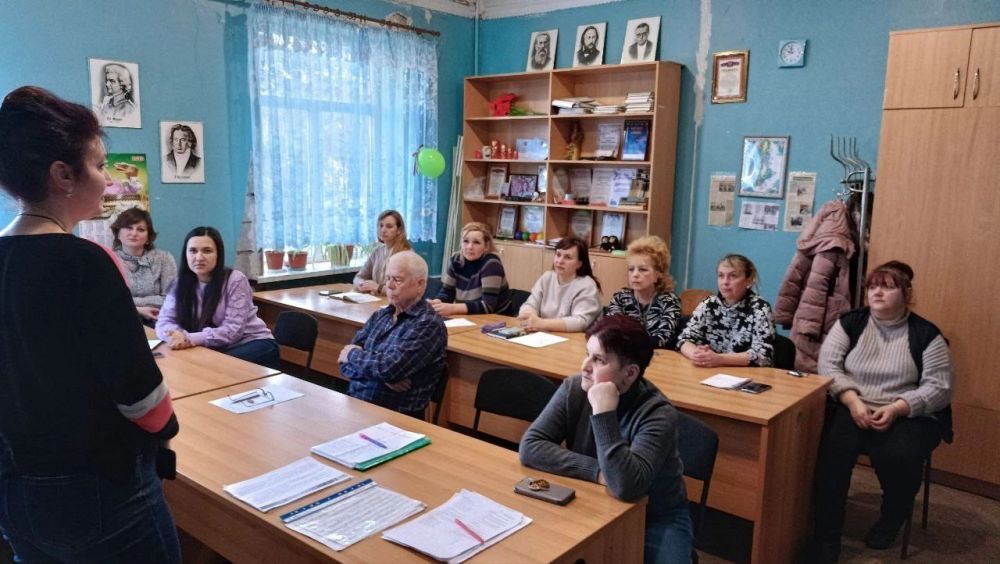 В МБУДО «Першотравневая школа искусств» состоялся педагогический совет В МБУДО «Першотравневая школа искусств» состоялся педагогический совет