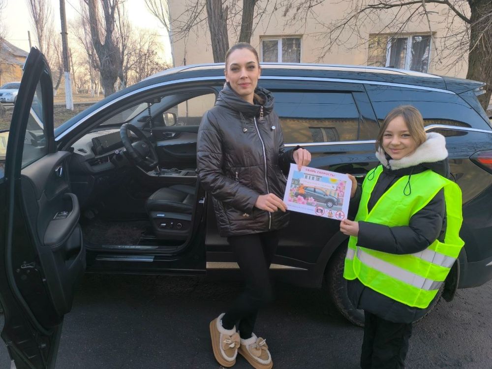 Акция ЮИД «Поздравь автоледи с 8 Марта!» Акция ЮИД «Поздравь автоледи с 8 Марта!»