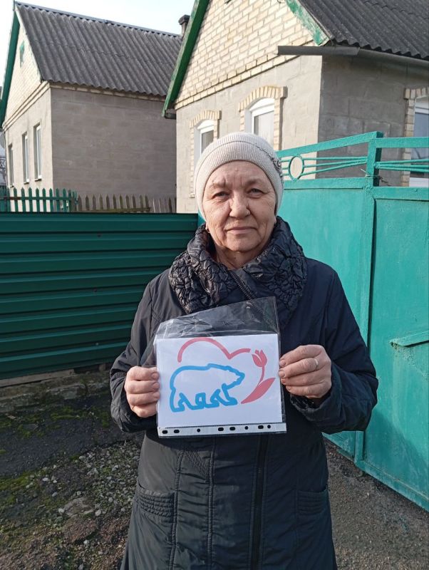 07 марта 2025 г., накануне Международного женского праздника 8 Марта, сотрудники МБУ "Новотроицкого ДК им.Леси Украинки" поздравили маму героя, погибшего на Специальной Военной Операции 07 марта 2025 г., накануне Международного женского праздника 8 Марта, сотрудники МБУ "Новотроицкого ДК им.Леси Украинки" поздравили маму героя, погибшего на Специальной Военной Операции