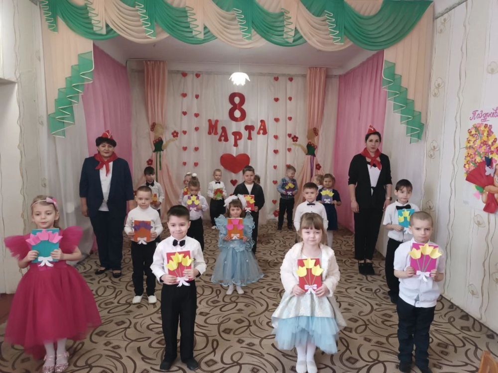 В детских садах Снежного отметили Международный женский день В детских садах Снежного отметили Международный женский день