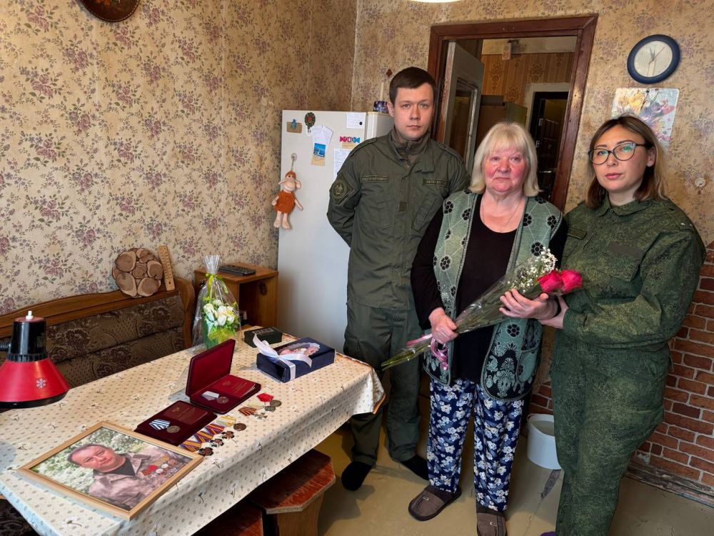 Сотрудники регионального следственного управления в преддверии Международного женского дня поздравили матерей участников СВО Сотрудники регионального следственного управления в преддверии Международного женского дня поздравили матерей участников СВО
