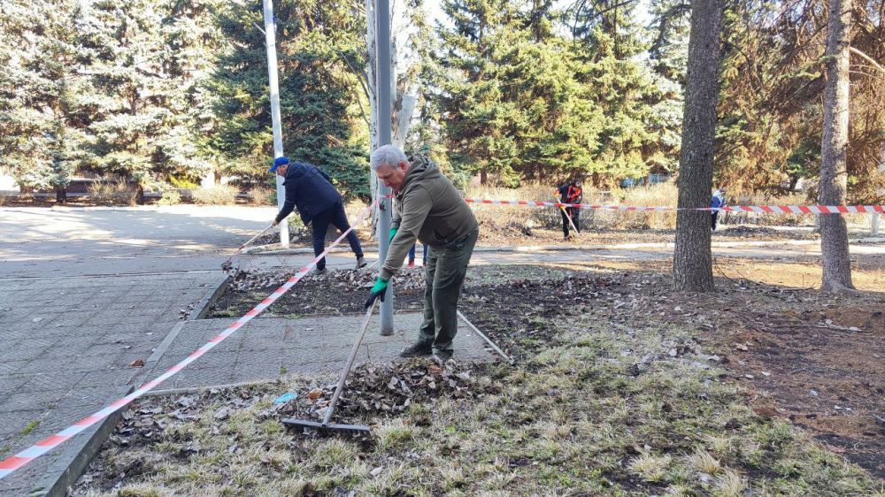 7 марта по партийному проекту «Городская среда», в рамках двухмесячника по благоустройству населенных пунктов в Старобешевском муниципальном округе прошел субботник 7 марта по партийному проекту «Городская среда», в рамках двухмесячника по благоустройству населенных пунктов в Старобешевском муниципальном округе прошел субботник