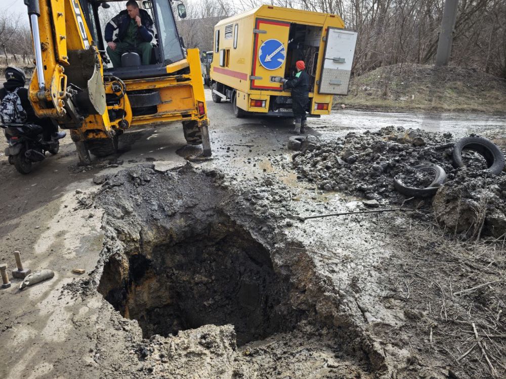Сотрудниками ГУП ДНР "Вода Донбасса" совместно с подрядной организацией шеф-региона г. Москва, проводились аварийно-восстановительные работы на сетях водоснабжения по ул. Новогорняцкой, в Ленинском внутригородском районе г.... Сотрудниками ГУП ДНР "Вода Донбасса" совместно с подрядной организацией шеф-региона г. Москва, проводились аварийно-восстановительные работы на сетях водоснабжения по ул. Новогорняцкой, в Ленинском внутригородском районе г....