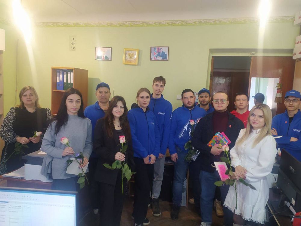 Поздравление женщин на рабочих местах Поздравление женщин на рабочих местах