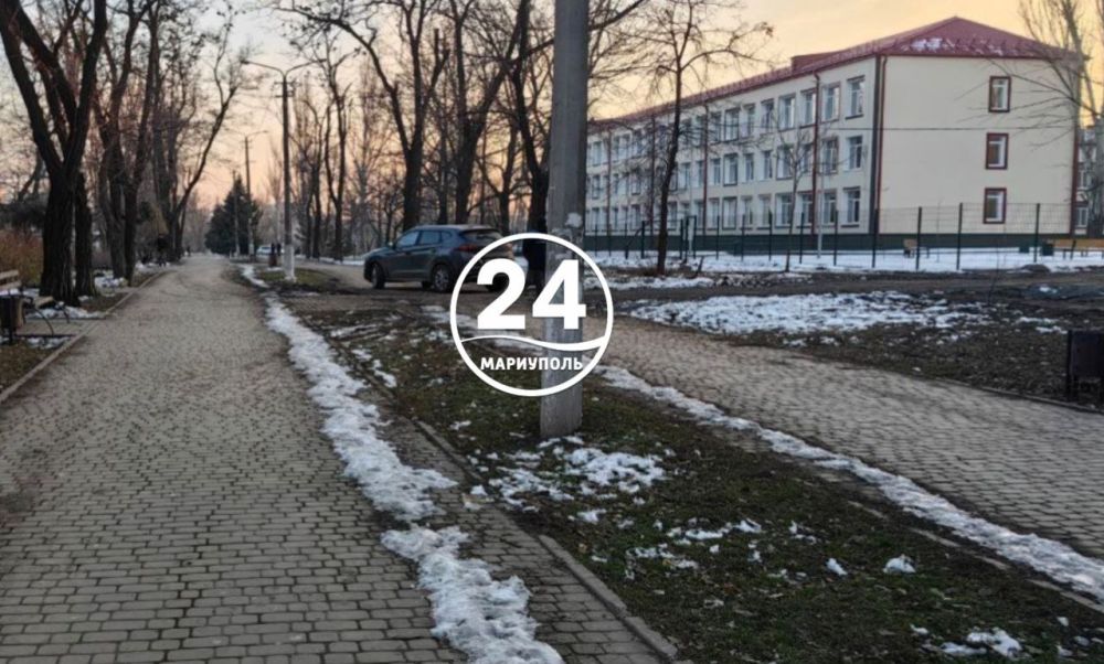 ПИШУТ ЧИТАТЕЛИ. Подписчик, пожелавший остаться неизвестным, написал в наш чат-бот о проблеме езды по тротуарам и парковках в неположенных местах (стилистика и орфография автора сохранена): Аллейка по Бульвару Богдана... ПИШУТ ЧИТАТЕЛИ. Подписчик, пожелавший остаться неизвестным, написал в наш чат-бот о проблеме езды по тротуарам и парковках в неположенных местах (стилистика и орфография автора сохранена): Аллейка по Бульвару Богдана...